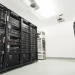 تنفيذ المشاريع الرقمية وتجهيز السيرفرات وانشاء مراكز البيانات